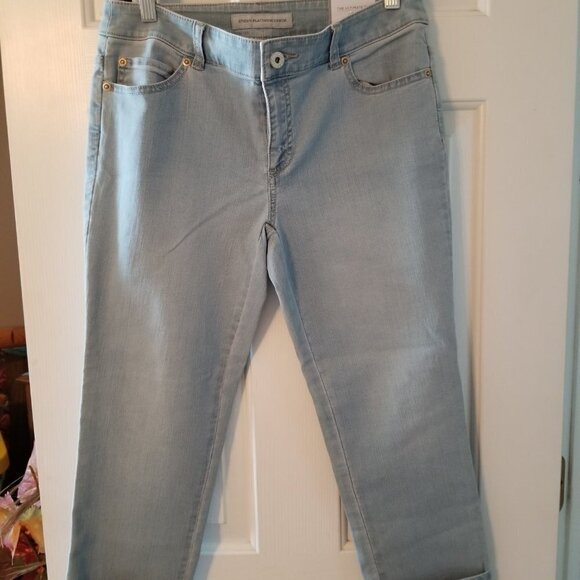NWT Chico's The Ultimate Fit Crop Denim Size 0 - Picture 4 of 5